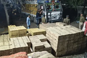 ट्रक से अंग्रेजी शराब के 480 कार्टन बरामद, आलू के कट्टों में छिपाकर ले जाई जा रही थी गुजरात