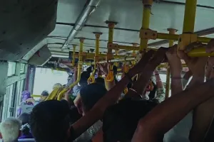 होली पर घर जाने वालों की बस स्टैण्ड पर भीड़ : रोडवेज ने किया अतिरिक्त बसों का संचालन, स्पेशल ट्रेनों का भी हो रहा संचालन