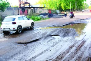 सड़कों पर अतिक्रमण का जाल : प्रशासन रोड कट पर कर रहा फोकस, रोड कट बंद करने से बढ़ा जाम