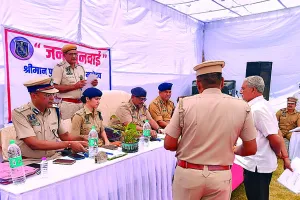 कमिश्नर ने थाने में की जनसुनवाई : परिवादियों की सुनी समस्याएं, अधिकारियों को मौके पर ही दिए निस्तारण के निर्देश