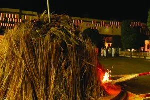 होली दहन आज धुलण्डी कल : शाम 6.24 से 6.36 बजे होली दहन का समय, रात 1.26 से 2.38 के बीच करना भी श्रेष्ठ