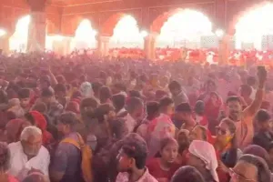 गोविंददेव मंदिर में श्रद्धा और उल्लास के साथ मनाया होली उत्सव : होली गीतों के बीच रंगों में सराबोर दिखे भक्त, पिचकारी से की पानी की बौछार
