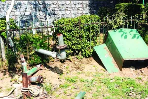 सेंट्रल पार्क की अनदेखी से बदहाली का आलम : पानी के कई नल खराब, देख-रेख के अभाव में कई पौधे सूखे