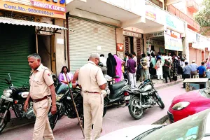 त्योहारों से पहले जयपुर में गैस संकट : एजेंसियों पर लंबी कतारें, ब्लैक में बिक रहे हैं सिलेंडर