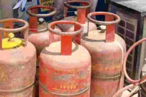 घरेलू गैस सिलेंडरों की अवैध रिफिलिंग का भंडाफोड़ : 1 आरोपी गिरफ्तार, 7 सिलेंडर व उपकरण जब्त