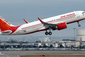 दिल्ली आते ही लौटी मुस्कान: जंग के बीच दुबई में फंसे 149 यात्रियों को लेकर दिल्ली पहुंची एयर इंडिया की पहली उड़ान