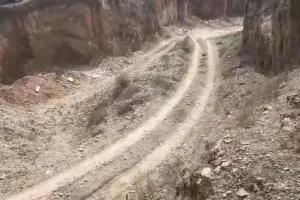 अजमेर के तबीजी में 35 बीघा सरकारी जमीन पर अवैध खनन, 50 फीट गहरे गड्ढे; प्रशासन पर कार्रवाई नहीं करने के आरोप