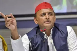 अखिलेश यादव का चुनाव आयोग पर हमला: केंद्र सरकार के इशारे पर काम करने का लगाया आरोप, महंगाई और गैस सिलेंडर के मुद्दे पर सरकार को घेरा