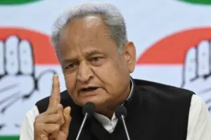 ईरानी जहाज पर हमले के बाद पूर्व सीएम अशोक गहलोत ने उठाए केंद्र सरकार की नीतियों पर सवाल, कहा-भारत देश की शक्ति उसकी स्वतंत्र आवाज में है, न कि किसी की जी-हुजूरी में