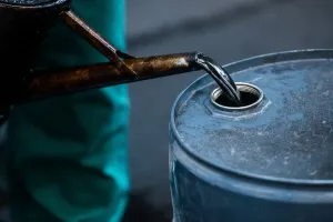 पश्चिम एशिया में जारी भू-राजनैतिक संकट के बीच कच्चे तेल की कीमतों में उछाल, 100 डॉलर प्रति बैरल के पार पहुंचा 