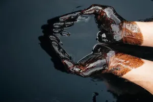 अमेरिकी राष्ट्रपति डोनाल्ड ट्रंप का ऐलान: फिर कच्चा तेल धड़ाम, कीमत 101 डॉलर के पार