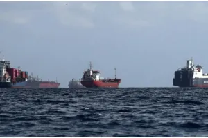 वैश्विक आर्थिक संकट: पश्चिम एशिया में तेल की सप्लाई बाधित, होर्मुज जलडमरूमध्य सिर्फ US इजरायल और यूरोप के जहाजों के लिए बंद