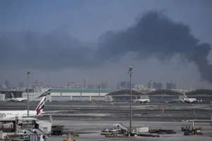 दुबई हवाई अड्डे के पास गिरे दो ड्रोन; एक भारतीय सहित चार लोग घायल, विमान परिचालन सामान्य