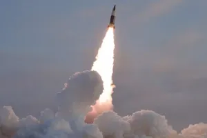 संघर्ष के विस्तार का खतरा: जंग में कूदे हूती, इजरायल पर दागीं बैलिस्टिक मिसाइलें