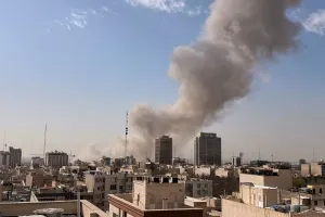 ईरान ने अमेरिका-इजरायल हमलों में दो और शीर्ष कमांडरों के मारे जाने की पुष्टि की, रक्षा परिषद की बैठक में हो रहे थे शामिल