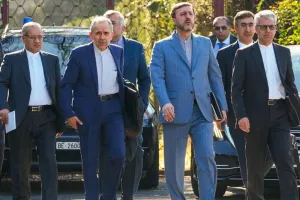 अमेरिका और ईरान के बीच सकारात्मक बातचीत: ईरान के ऊर्जा ढांचे पर हमले पाँच दिनों के लिए टले, ईरान का इंकार 