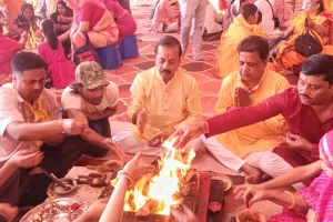 पंचतत्व पूजन के साथ मनाया जन्मदिन संस्कार महोत्सव: एकादशी पर वैदिक विधि से मनाया जन्मदिन, पौधारोपण का लिया संकल्प