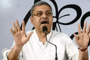 बंगाल चुनाव: अपनों के विरोध से बेहाल तृणमूल और भाजपा, कहीं भूमिपुत्र की मांग तो कहीं चरित्र पर वार