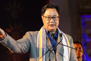 किरेन रिजिजू का विपक्ष पर हमला: राजनीतिक रोटी सेंकने के लिए लाया गया ओम बिरला के खिलाफ अविश्वास प्रस्ताव 