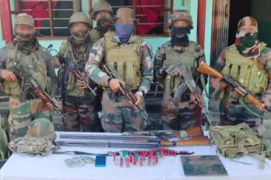 मणिपुर में सुरक्षा बलों को बड़ी कामयाबी, हथियार और गोलाबारूद का जखीरा बरामद, एक आरोपी गिरफ्तार