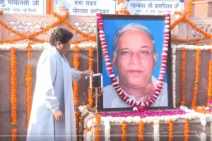 मायावती ने कांशीराम को अर्पित की श्रद्धांजलि: कहा बसपा आंदोलन से जुड़कर बहुजन समाज बने ईमानदार और मिशनरी अम्बेडकरवादी 