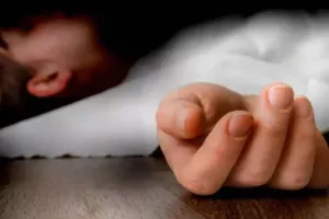 ग्रेटर नोएडा में दर्दनाक हादसा: बारहवीं मंजिल से गिरकर तीन साल के मासूम की मौत, पुलिस जांच शुरू