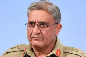 पाकिस्तान के पूर्व सेना प्रमुख कमर बाजवा का निधन: बाथरूम में फिसलने से सिर में आई थी गंभीर चोट