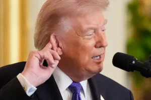 खाड़ी देशों पर ईरान के हमले: दुबई हवाई अड्डे पर कई ड्रोन हमले, विमान सेवाएं बाधित हुई