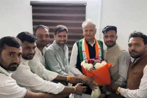 गहलोत ने दिल्ली पहुंचकर एनएसयूआई अध्यक्ष विनोद जाखड़ को दी बधाई : संगठन को और अधिक सशक्त एवं प्रभावी बनाने का किया आह्वान, कहा- सेवा की भावना ही राजनीति का मूल मंत्र 