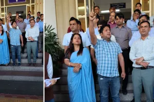 सवाई मानसिंह चिकित्सालय जयपुर के ट्रॉमा सेंटर  में नर्सिंग कर्मियों ने निलंबन का किया विरोध, प्रदर्शन कर जताई नाराजगी