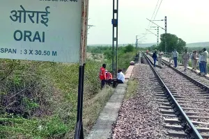 मेवाड़ एक्सप्रेस को हादसे में झोंकने की साजिश नाकाम : पटरी पर 250 किलो लोहे का अवरोध रखा, पहले मालगाड़ी आने से टला हादसा