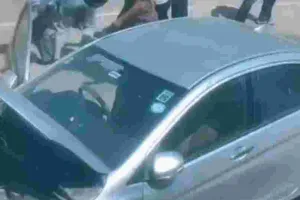 कार गैराज पर हमला : पिता-पुत्र को लाठी-डंडों से पीटा, सीसीटीवी के आधार पर आरोपियों की तलाश 