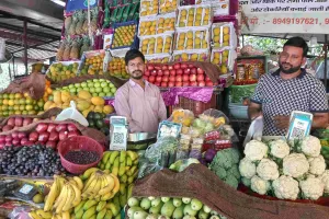 फल और सब्जियों के भाव आसमान पर : गर्मी से आवक कमजोर होने का असर, अलग-अलग बाजारों में भारी अंतर