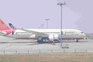 एयर इंडिया का एक विमान पिछले करीब 30 घंटे से जयपुर एयरपोर्ट पर खड़ा : लैंडिंग के बाद आई थी तकनीकी खराबी, खराब पार्ट को बदलने की प्रक्रिया जारी