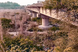 अतिक्रमणों ने घोंट डाला साहबी नदी का दम, अब नदी से हो गई नाले में तब्दील