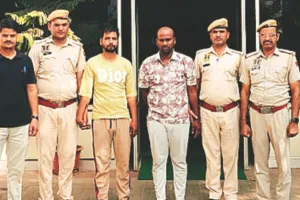 कारों के शीशे तोड़ सामान चुराने वाली गैंग का खुलासा : 2 आरोपियों को किया गिरफ्तार, दिल्ली में बेचते थे चोरी का सामान