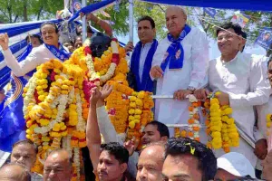 अलग-अलग धड़ो में बंटी कांग्रेस : कार्यक्रमों से दूर रहने वाले कांग्रेसियों को चेतावनी, गैर मौजूद रहने का कारण पूछते हुए मांगा स्पष्टीकरण 