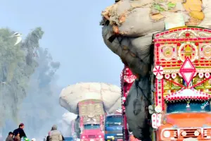 ओवरलोड वाहनों से 4 गुना तक होगी शुल्क वसूली : टोल नाकों पर ही होगा वजन मापन, जानें नए नियमों की प्रमुख बातें