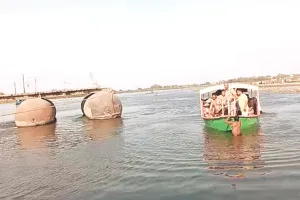 वृंदावन में हादसा : यमुना में स्टीमर पलटने से 10 पर्यटकों की मौत, राहत कार्य में मदद के लिए सेना पहुंची