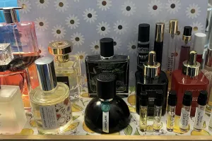 हॉर्मुज संकट से थमी सुगंध की सप्लाई, खाड़ी देशों के इत्र 15-20% हुए महंगे