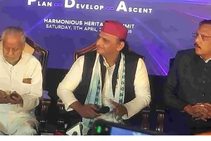 शंकराचार्य मुद्दे पर अखिलेश का तंज, कहा- नकली संत बांट रहे असली संतो को सर्टिफिकेट