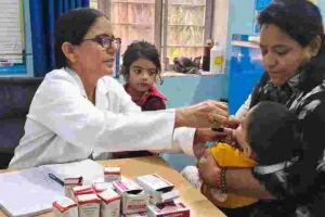 मातृ-शिशु स्वास्थ्य दिवस पर टीकाकरण सत्र आयोजित : गर्भवती महिलाओं को उपचार, पोषण और मौसमी बीमारियों से बचाव की जानकारी