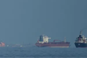 होर्मुज जलडमरूमध्य को 3 श्रेणी में बांटने की योजना बना रहा ईरान : शत्रु, तटस्थ और मित्र देशों के रूप में वर्गीकृत करने पर कर रहा विचार, शत्रु देशों के जहाजों के गुजरने पर लगेगा बैन