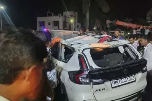 नासिक में हादसा : अनियंत्रित होकर कुएं में गिरी कार, एक ही परिवार के 9 लोगों की मौत
