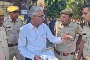 ​परीक्षाओं को पारदर्शी तरीके से कराने के लिए आयोग प्रशासन पूरी तरह मुस्तैद : रामनिवास मेहता ने परीक्षा केंद्रों का दौरा कर सुरक्षा व्यवस्थाओं का लिया जायजा, सुरक्षा कर्मियों को दिए अभ्यर्थियों की सघन जांच के निर्देश