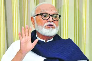 पायलट को हुई गलतफहमी : बड़ा हादसा टला, कार पार्किंग में उतरा भुजबल का हेलिकॉप्टर