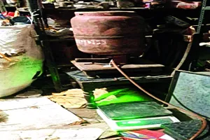 एलपीजी गैस रिफिलिंग के खिलाफ पुलिस की कार्रवाई : 2 आरोपी गिरफ्तार, 6 सिलेंडर सहित रिफिलिंग का सामान बरामद