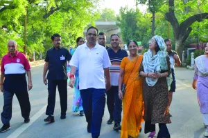 भजनलाल शर्मा ने सैर के दौरान आमजन से की मुलाकात : बच्चों से मिलाया हाथ और महिला से हाथ जोड़कर स्वीकार किया अभिवादन, लोगों से पूछा हाल