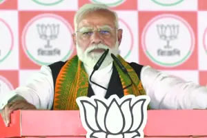 मोदी ने टीएमसी पर साधा निशाना : देश में टुकड़े-टुकड़े गैंग ने दी थी सिलीगुड़ी गलियारे को काटने की धमकी, बोले- तृणमूल बंगाल विरोधी और भाजपा है विकास का चालक