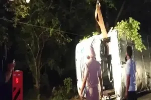 पंजाब में पलटी सिख श्रद्धालुओं को ले जा रही बस : हादसे में कई यात्रियों की मौत, 15 लोग घायल